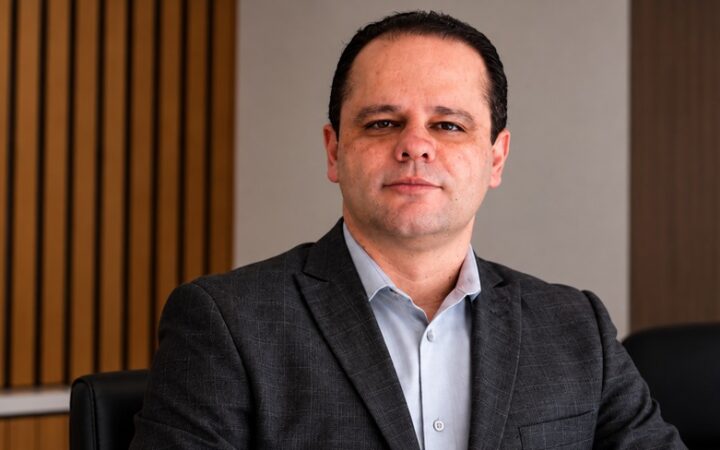 Dr. Fábio Thadeu Ferreira atua na prática privada e no centro cirúrgico, coordena a Urologia da Rede Mário Gatti, em Campinas, e é professor na São Leopoldo Mandic.