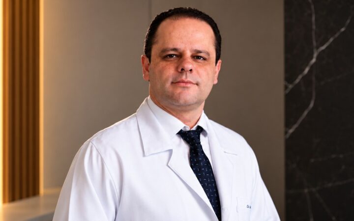 Dr. Fábio Thadeu Ferreira, urologista, afirma que a resistência na busca por atendimento médico deve mudar com informação, acompanhamento regular e decisões sobre a própria saúde.