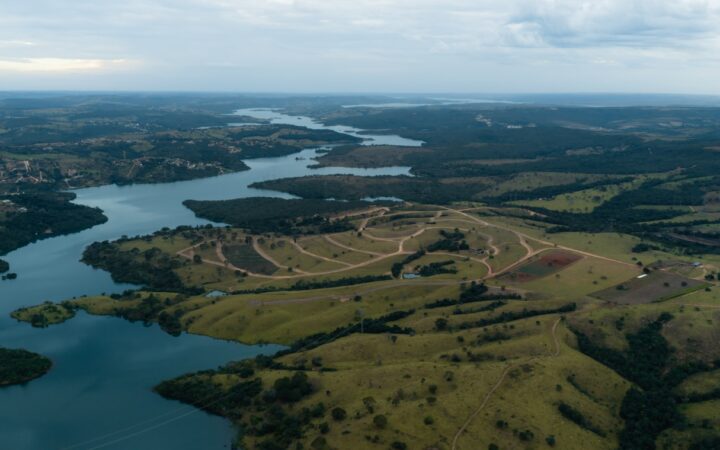Fazenda do Lago, em Abadiânia, tem 2,8 milhões de metros quadrados de cerrado à margem do lago e um projeto que se define como um wellness club residence.